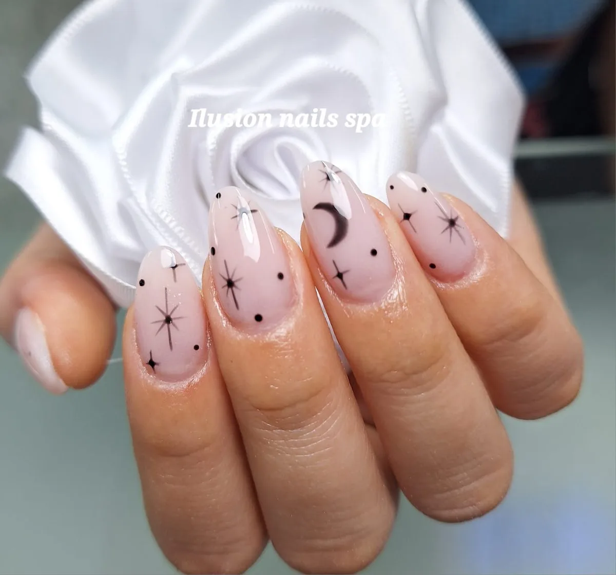 Nude con estrellas y luna
